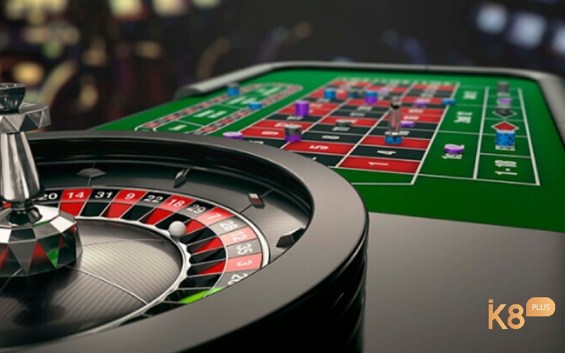 So sánh Casino trực tuyến uy tín và casino offline