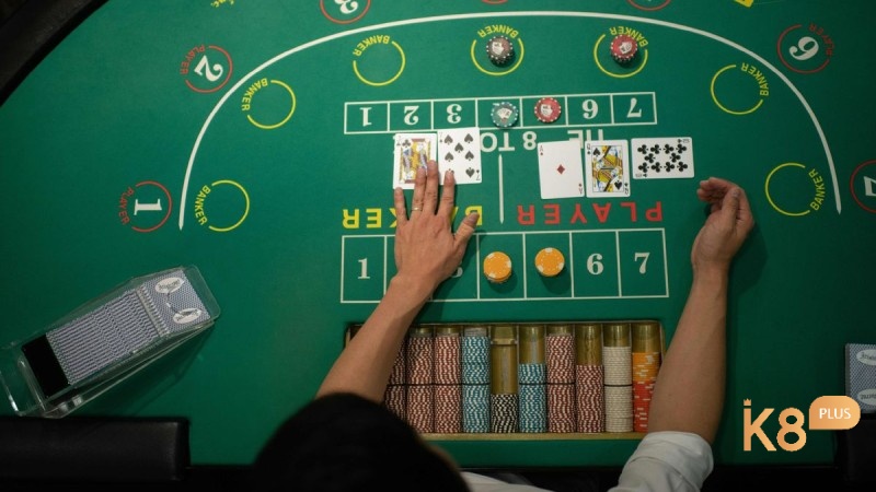 Người tham gia chơi Baccarat tại Crown Casino có thể đặt cược trực tiếp trên bàn chơi