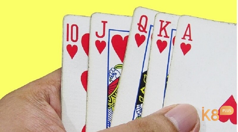 Trong game bài binh xập xám thuật ngữ "straight flush" là một khái niệm quan trọng