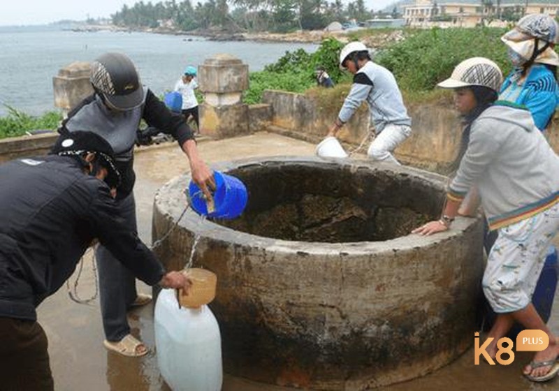 Mộng thấy mình múc nước từ giếng với người thân cho thấy bạn đang có một tổ ấm hạnh phúc